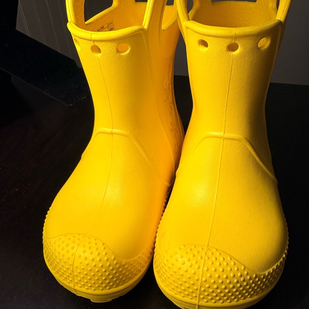 CROCS Bright Yellow Rain Boots Size 6 toddler - Picture 3 of 7